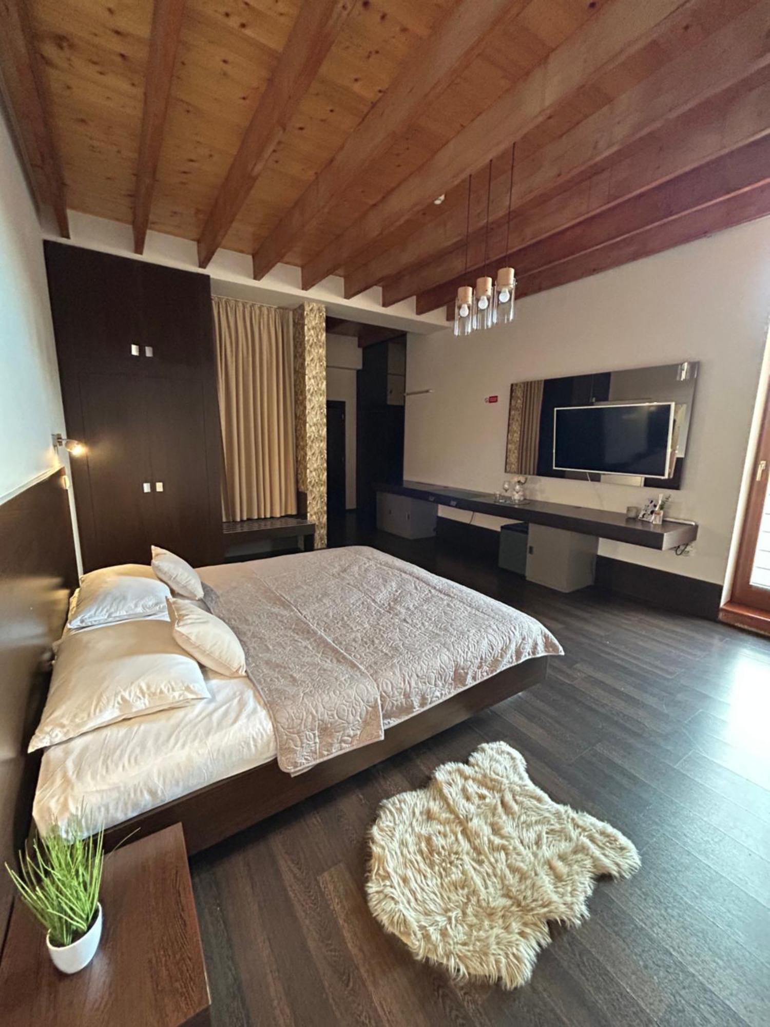 Ar Golden House Hotell Košice Eksteriør bilde